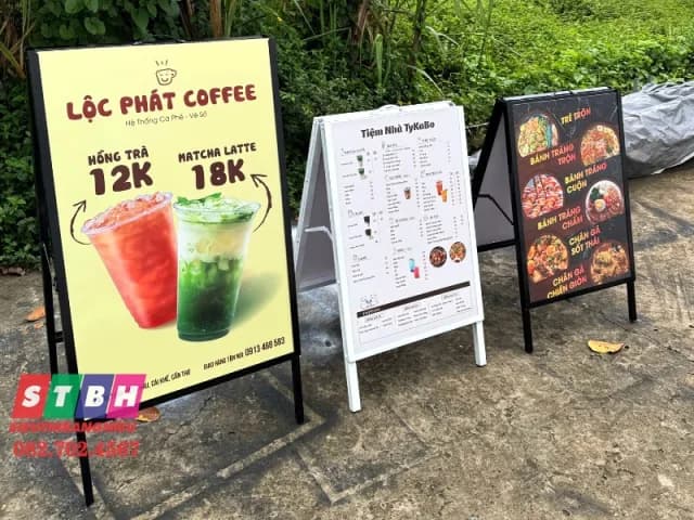 Các mẫu standee quảng cáo trưng bày